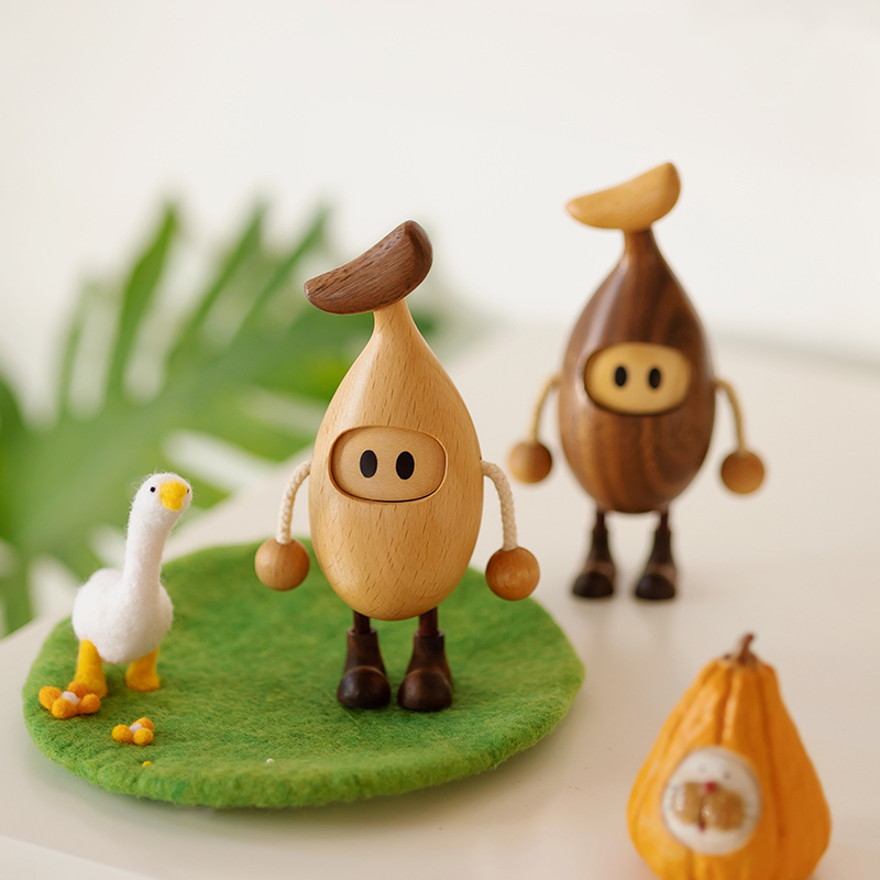 Cute banana creative ornaments made of solid wood 