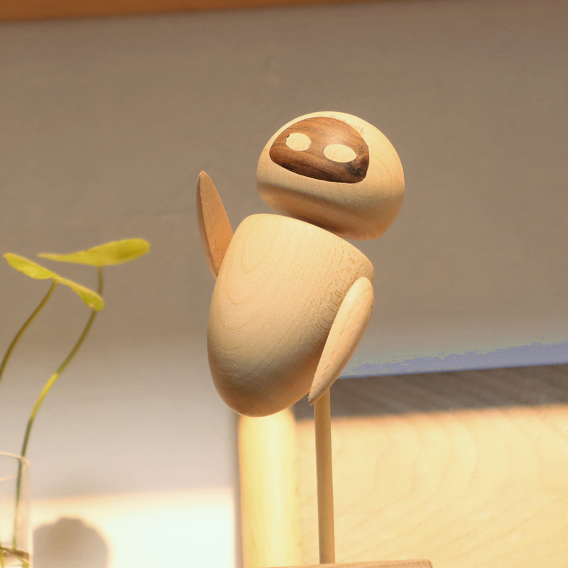 Creative solid wood robot Vali Eva ornaments 